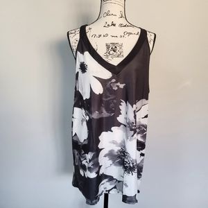 Lily flower vee neck tank in 1XL